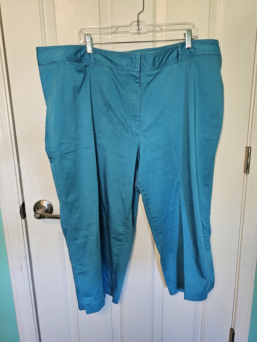 Avenue Teal Capri Pants Women's Size 26